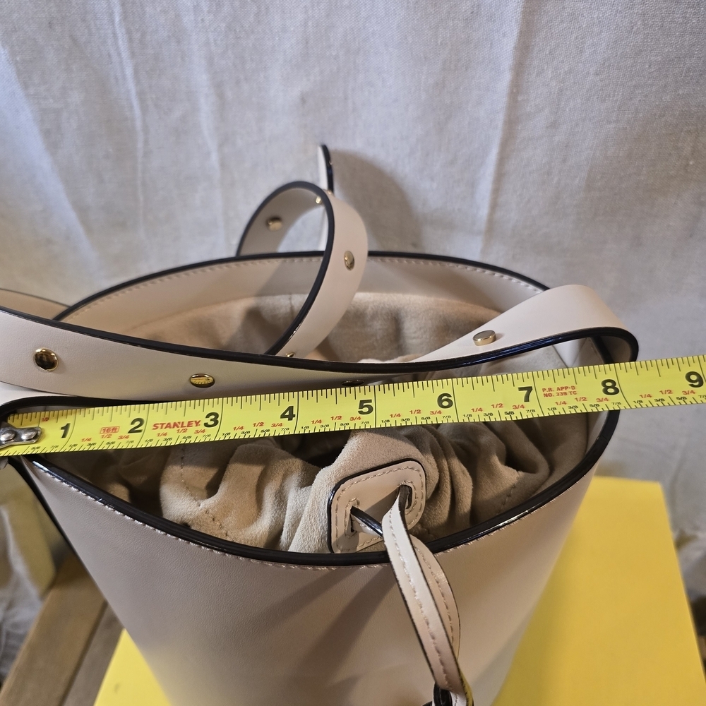 CHARLES KEITH Elegant Cream Shoulder Bag - Picture 7 of 7